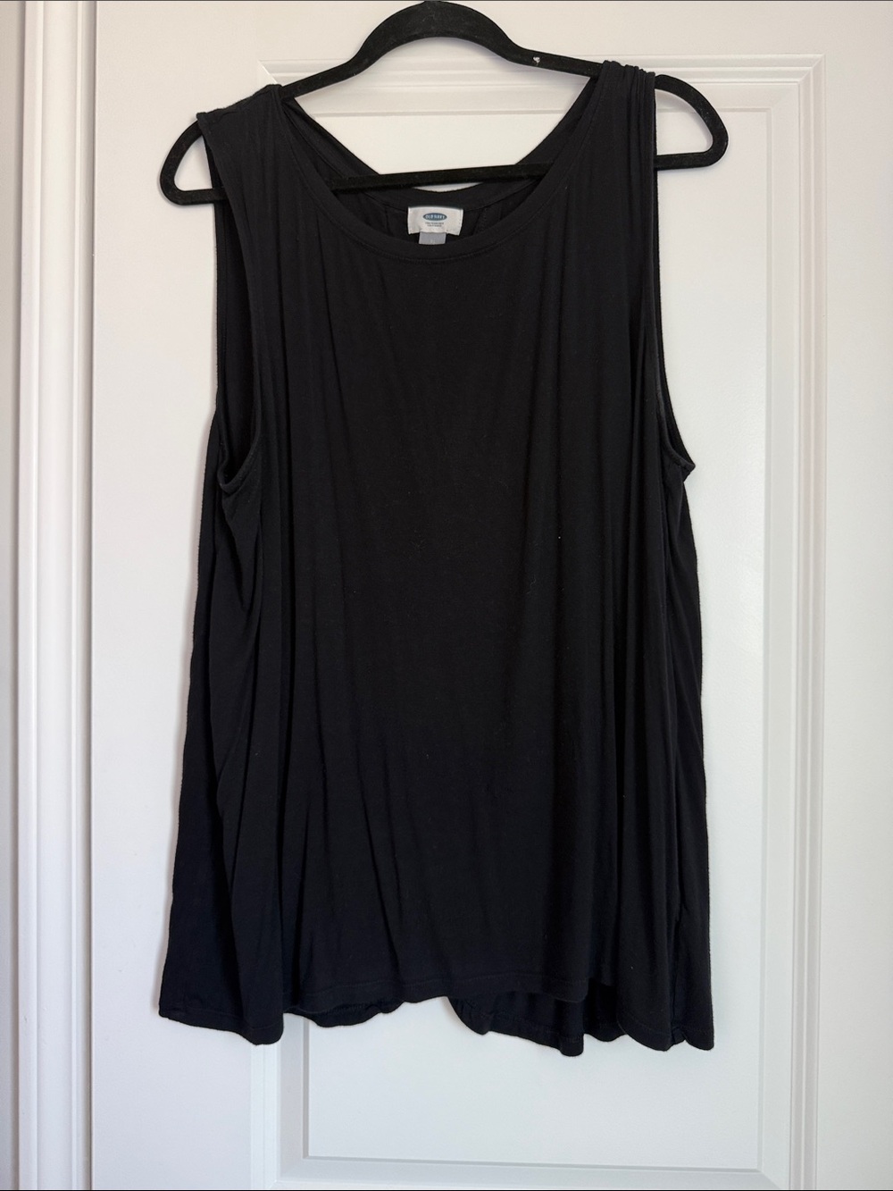 Classic Black Sleeveless Women’s Tank Top - Comfortable Everyday Layer